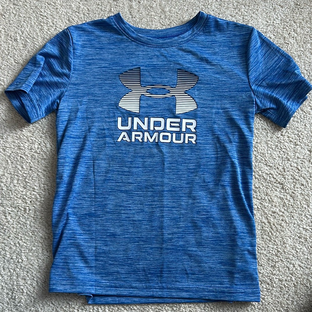 Boys under amour tshirt